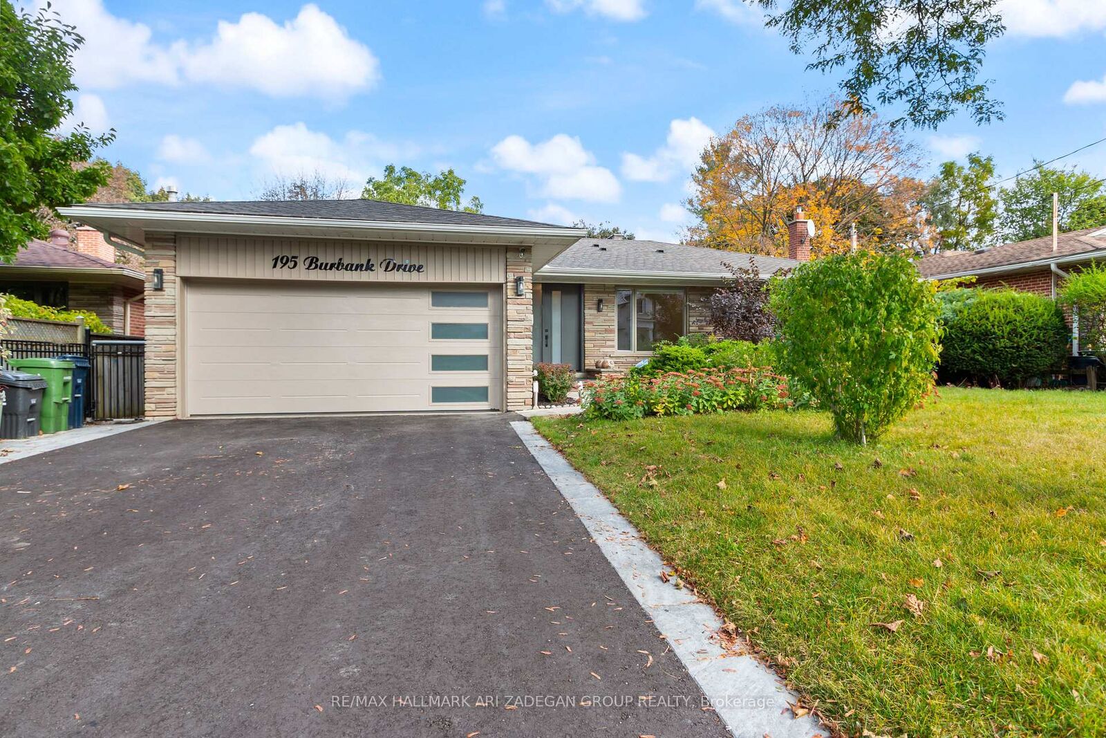 Property Photo:  195 Burbank Drive  ON M2K 1P5 