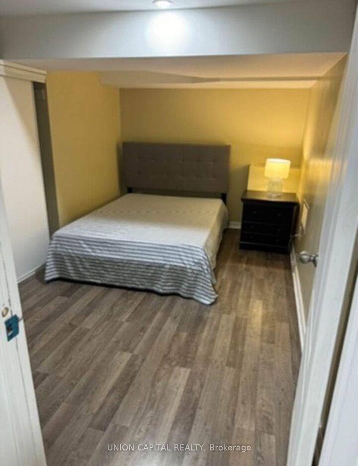 Property Photo:  427 Rossland Road W Room A  ON L1J 3G9 
