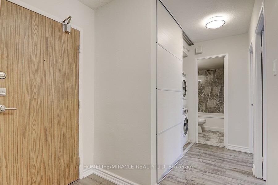 Property Photo:  260 Seneca Hill Drive 1012S  ON M2J 4S6 