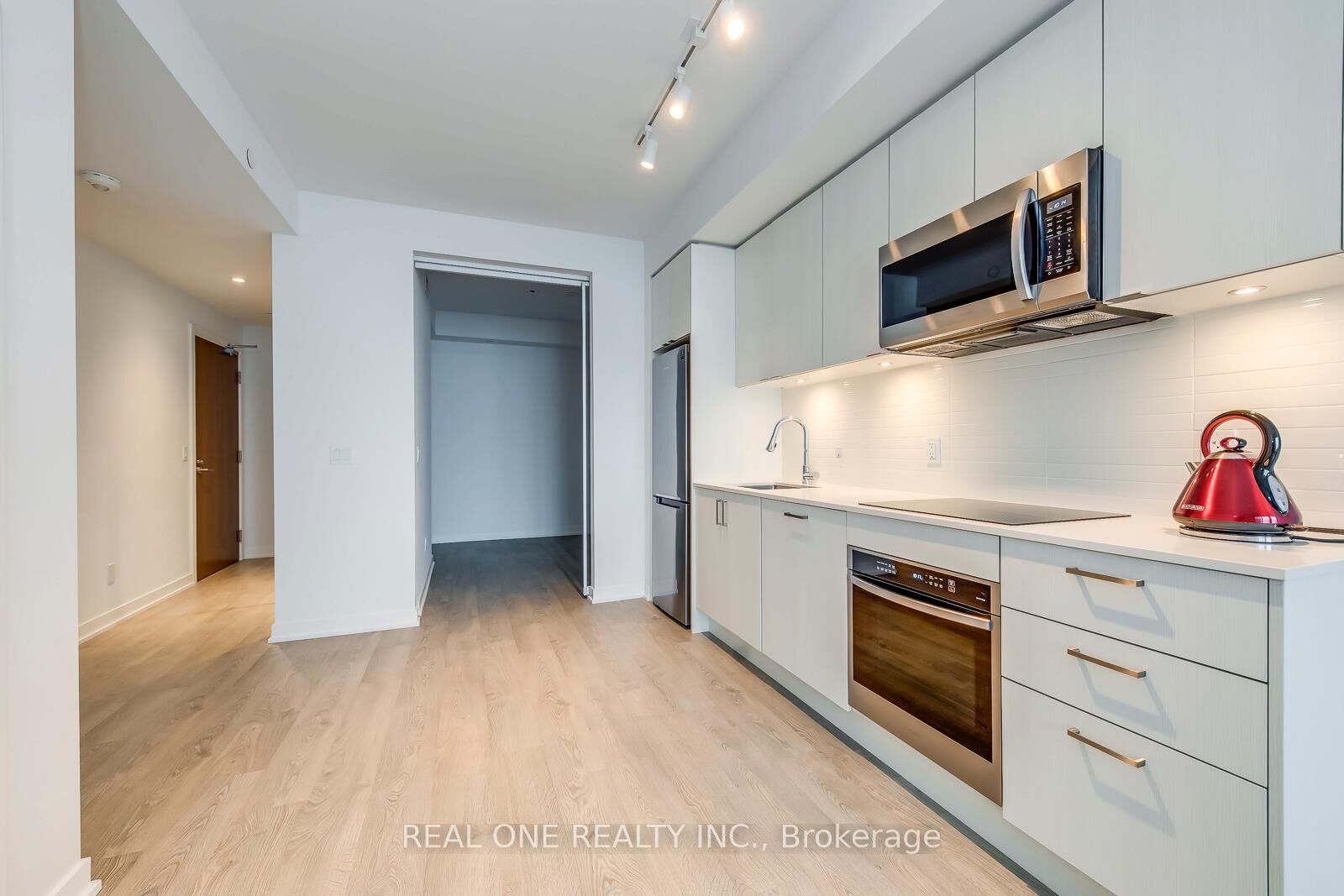 Property Photo:  1926 Lakeshore Boulevard W 1809  ON M5S 0B1 