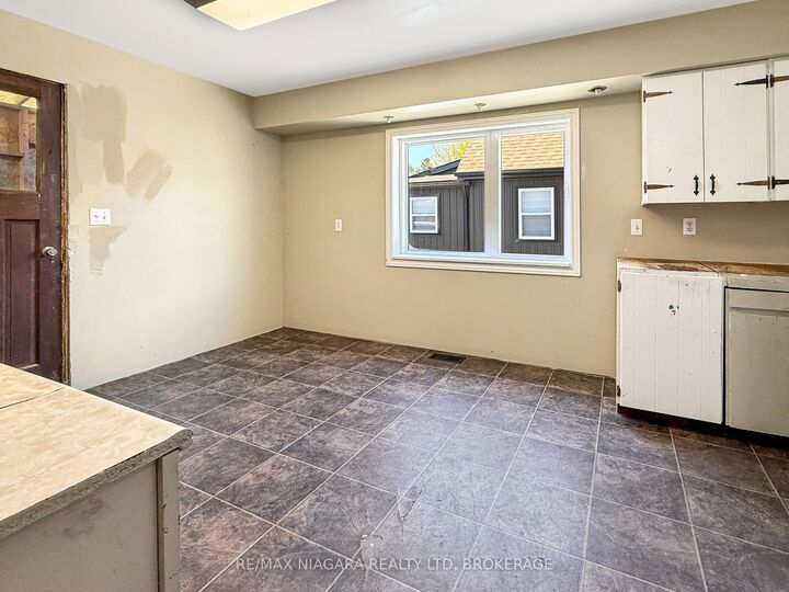 Property Photo: 351 Brock Street ON L2A 2X4