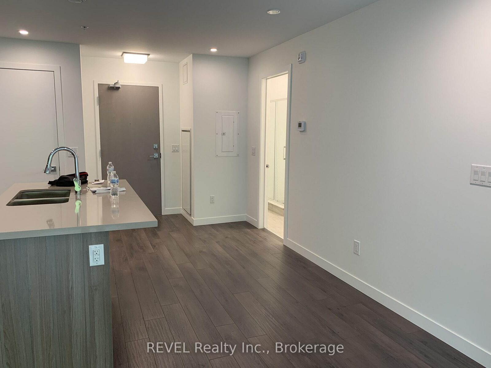 Property Photo:  455 Charlton Avenue E 301  ON L8N 0B2 