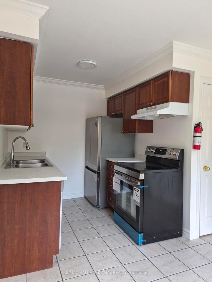 Property Photo:  188 Anne Street S A  ON L4N 2E6 