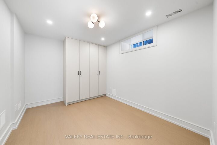 Property Photo:  131 Dovercourt Road Unit 1  ON M6J 3C5 