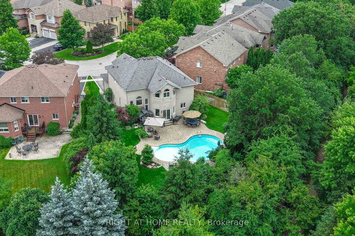 Property Photo: 2275 Whitecliffe Way ON L6M 4W3