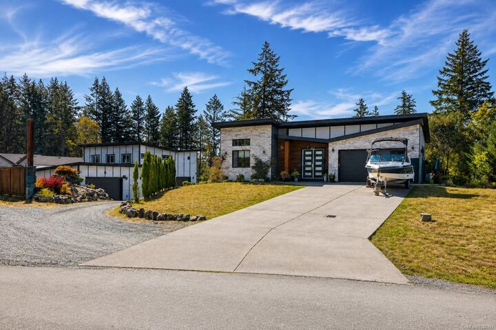 Property Photo: 3211 Pinder Pl BC V0R 1L6