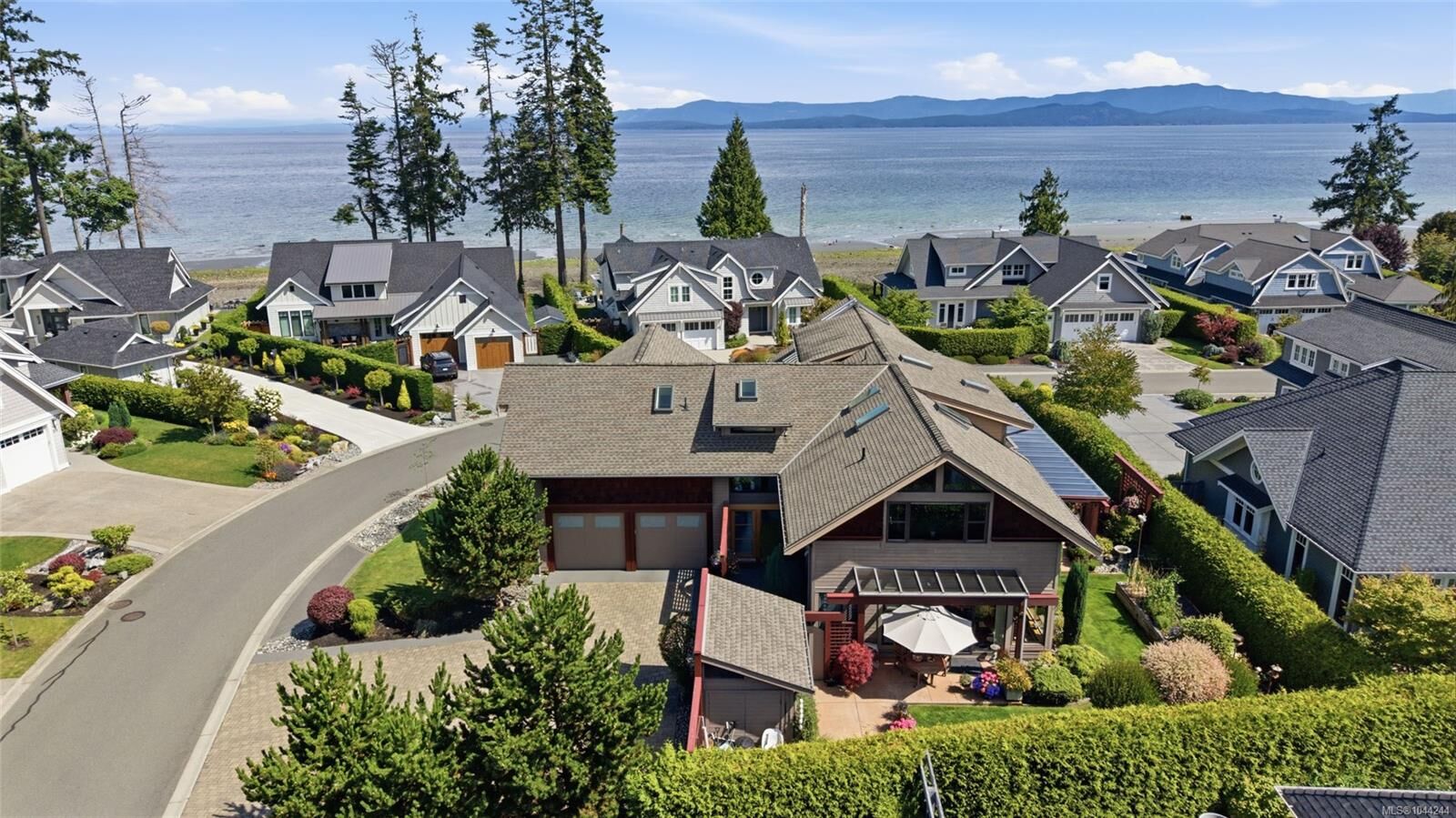 Property Photo: 880 Bluffs Dr BC V9K 0A2