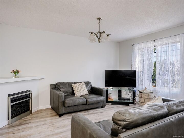 Property Photo: 311 Burnside Rd E #4 BC V9A 1A6