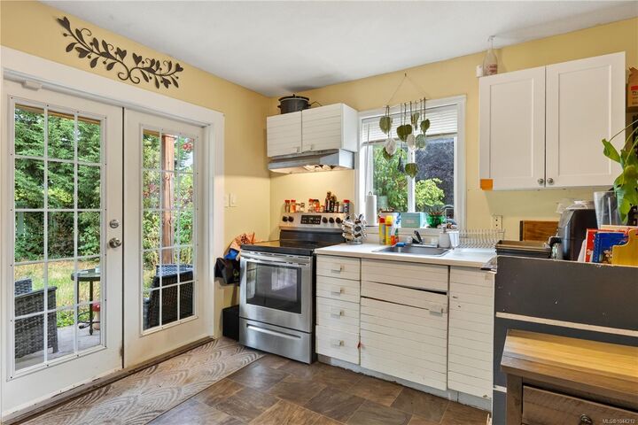 Property Photo:  640 Railway Ave  BC V9R 4K9 