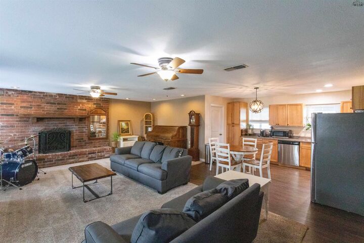 Property Photo:  1320 Edgehill Trail  TX 76367 
