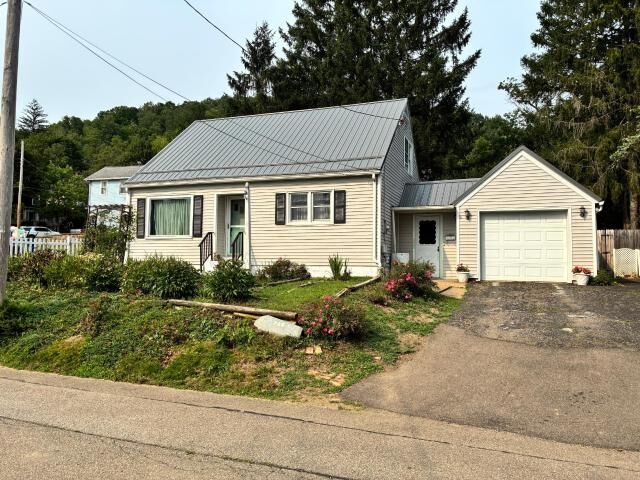Property Photo: 705 Cornplanter Avenue PA 16365