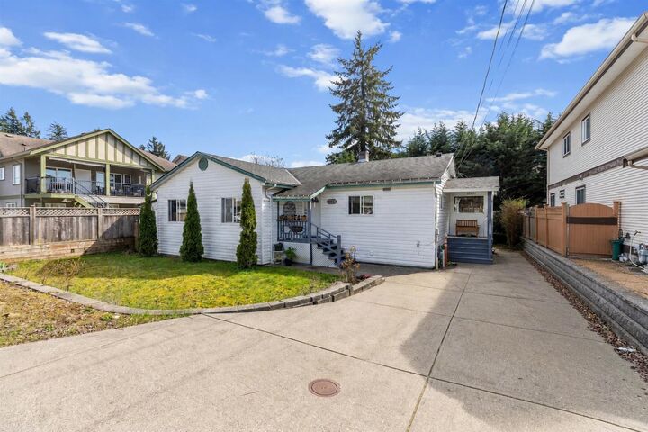 Property Photo:  32622 Egglestone Avenue  BC V4S 1A2 