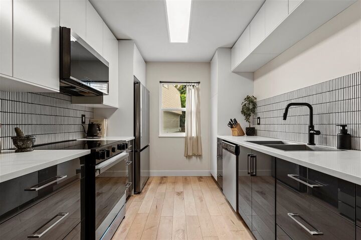 33293 E Bourquin Crescent 4 — photo 1