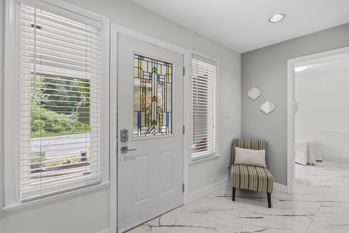 Property Photo: 33497 11 Avenue BC V2V 6Z5