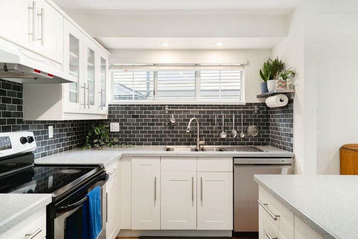 Property Photo: 795 Noons Creek Drive 22 BC V3H 4V4