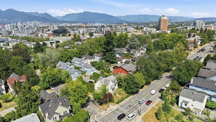 Property Photo: 93 W 12th Avenue BC V5Y 1T4
