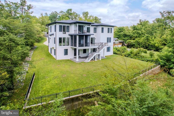 Property Photo: 1434 Waggaman Circle VA 22101