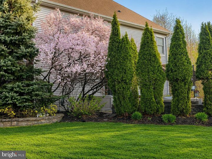 Property Photo:  30 Greylynne Drive  NJ 08540 