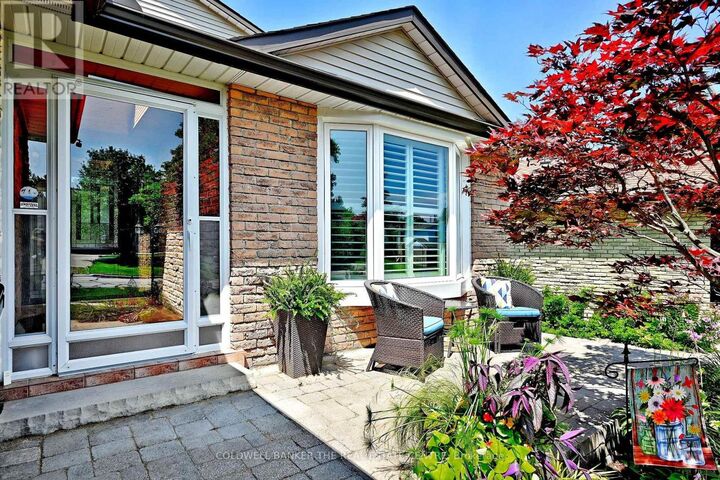 Property Photo:  134 Huron Heights Drive  ON L3Y 6N3 