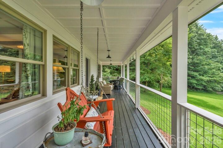 Property Photo: 165 Leighway Lane NC 28604