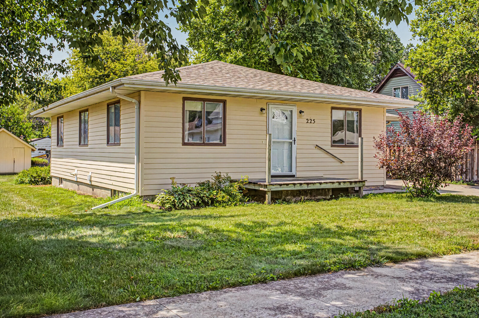 Property Photo:  225 S Green Street  IA 50236 