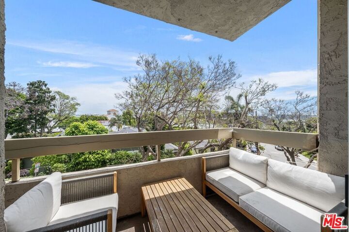 Property Photo: 8960 Cynthia St, Unit 208 CA 90069
