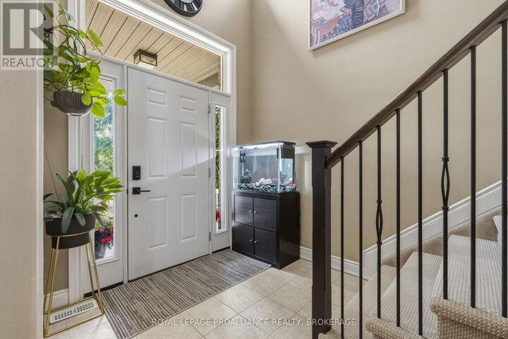 Property Photo:  92 Windermere Boulevard  ON K0H 1G0 