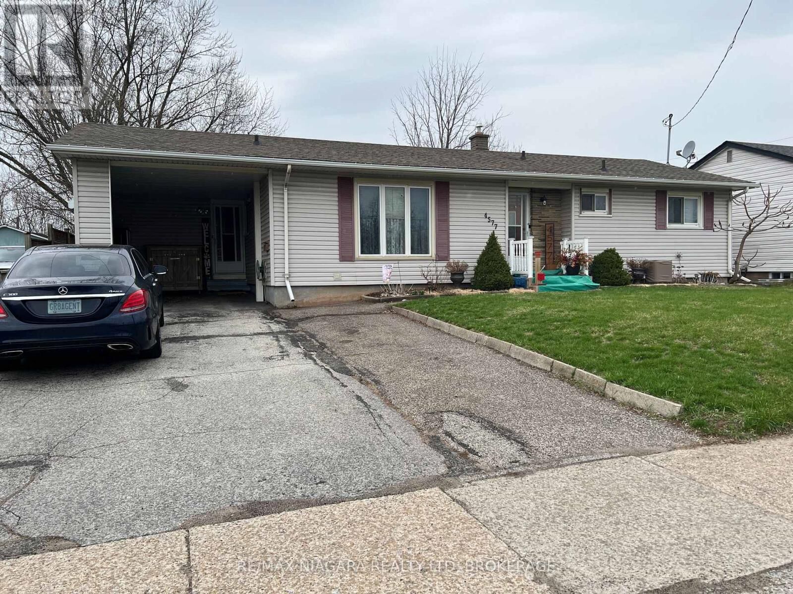 Property Photo: 4577 Drummond Road ON L2E 6C8