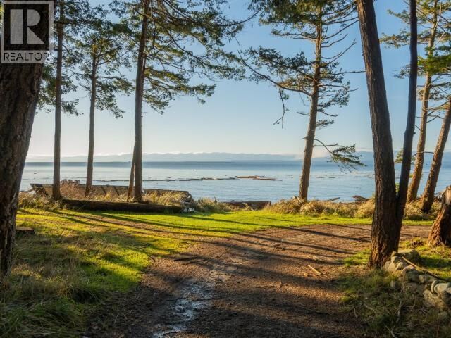 Property Photo:  1136 Herchmer Road  BC V8A 0G7 