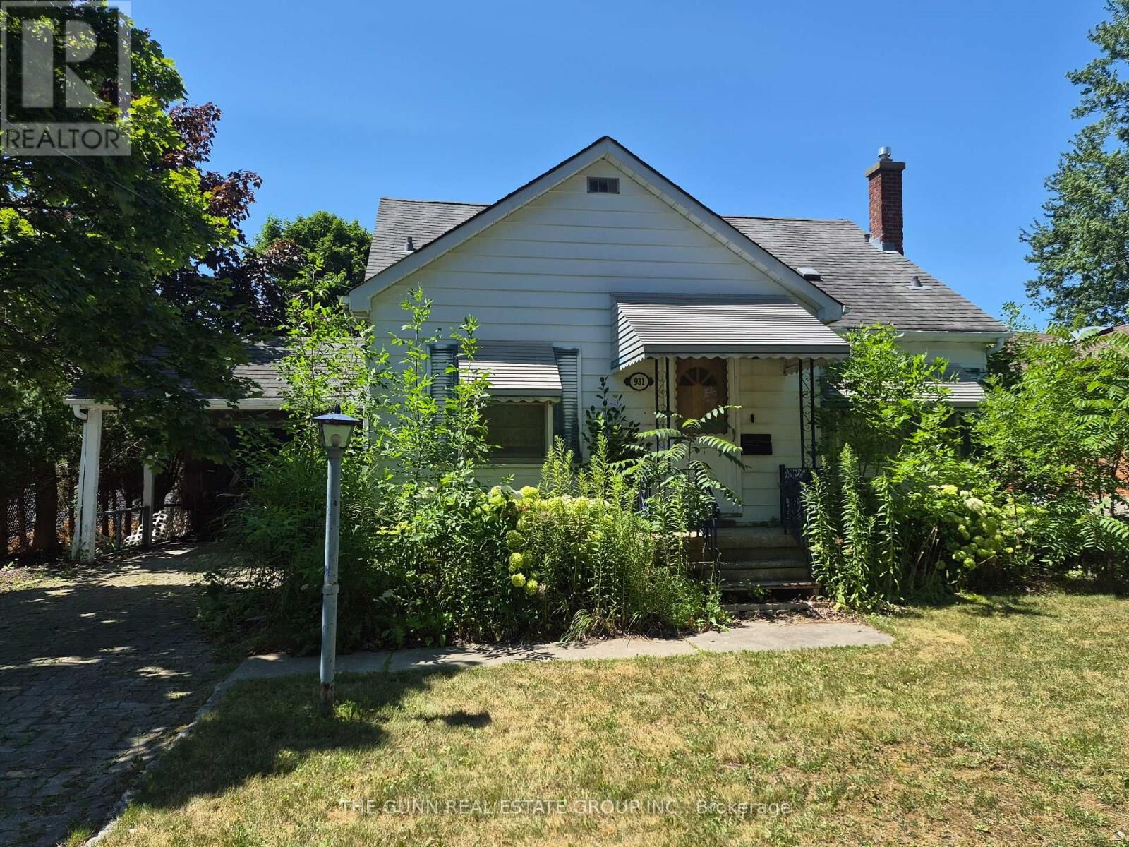 Property Photo:  931 Willow Drive  ON N6E 1P2 