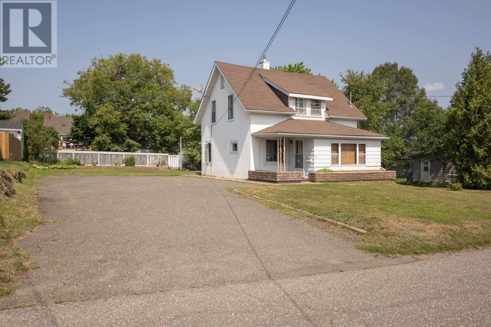 Property Photo: 34 Knight St ON P7A 5M2