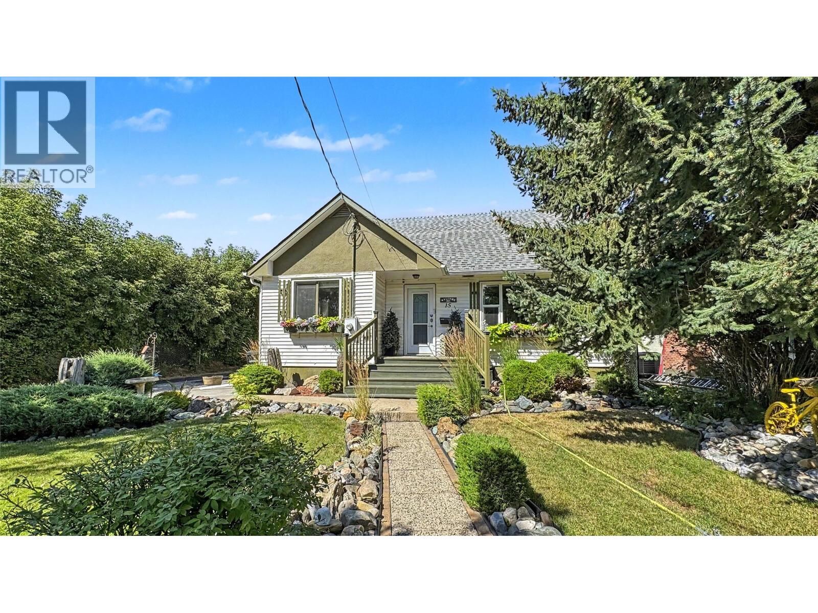 Property Photo:  15 15th Avenue South  BC V1C 2Y4 