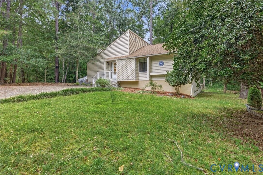 Property Photo: 14206 Broad Oaks Court VA 23112