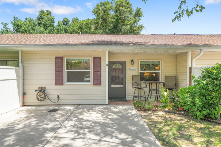 Property Photo: 34 Blenheim Lane Apt 14 FL 32459