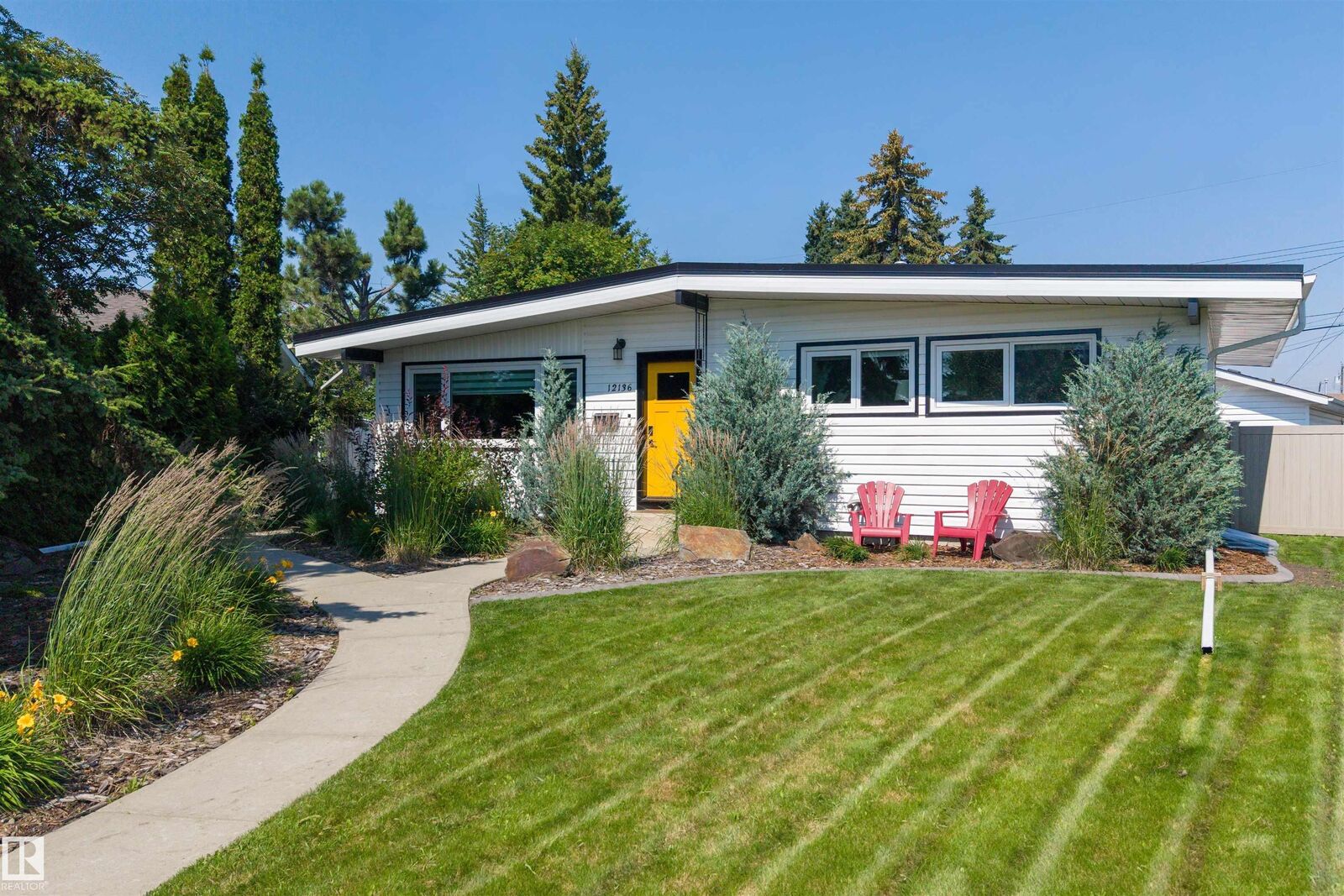 Property Photo:  12136 135A Avenue NW  AB T5L 3Z3 