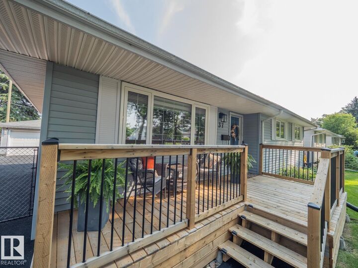 Property Photo: 37 Springfield Crescent AB T8N 0J9