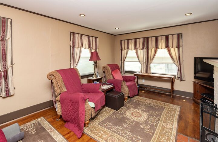 Property Photo: 526 SW Walnut Street IA 50023