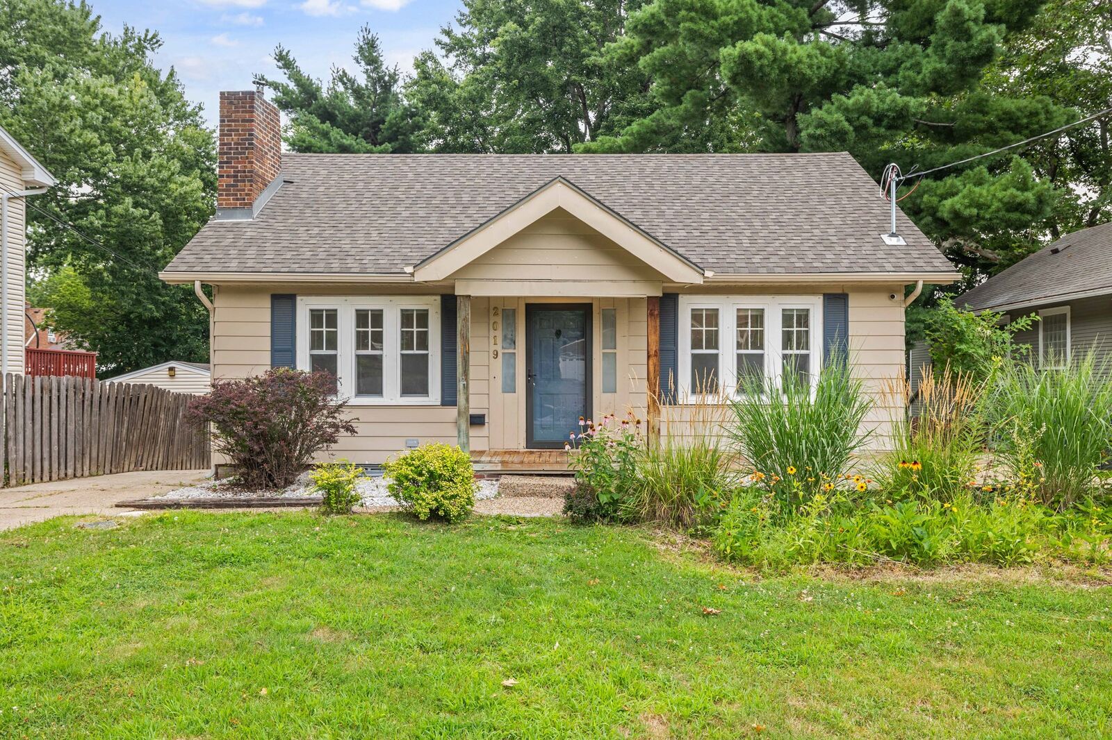 Property Photo: 2019 40th Place IA 50310