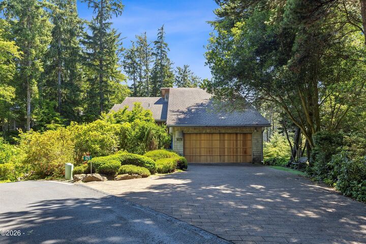 Property Photo:  1625 SW Walking Wood  OR 97341 