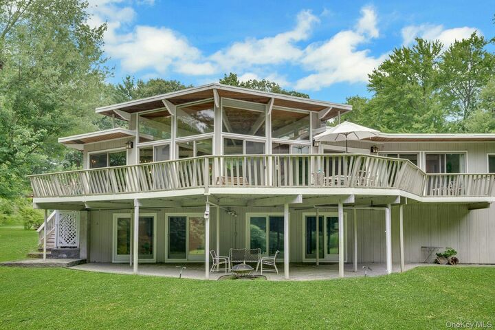 Property Photo:  107 Holly Place  NY 10510 