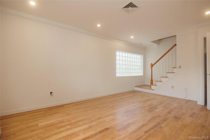 Property Photo: 1340 Siegfried Place NY 10465