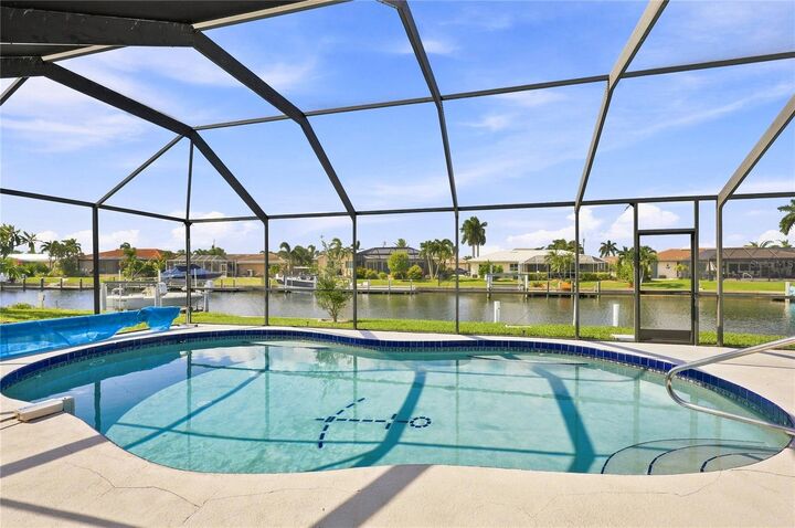 Property Photo:  425 Belvedere Court  FL 33950 