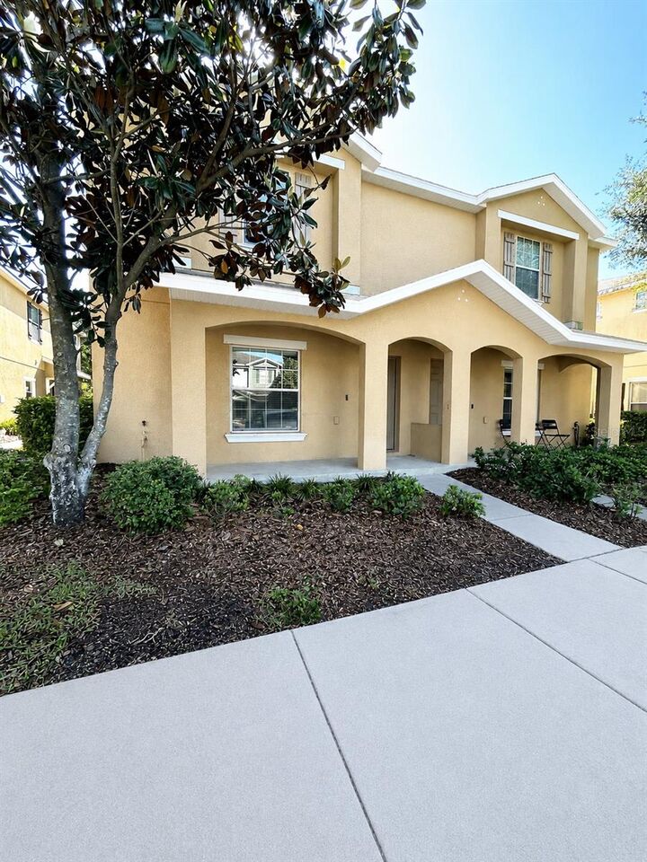 Property Photo:  4714 Chatterton Way  FL 33578 