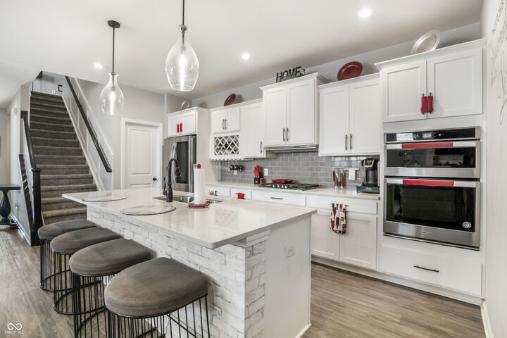 Property Photo:  1470 Hideaway Circle  IN 46112 