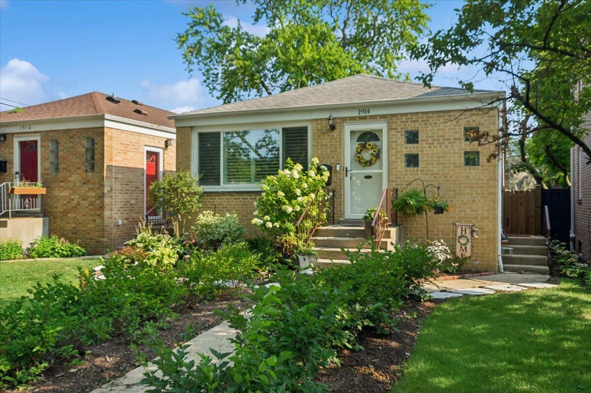 Property Photo: 1914 Warren Street IL 60202