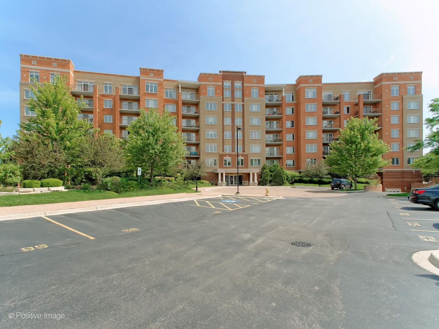 Property Photo:  1 N Beacon Place 511  IL 60525 