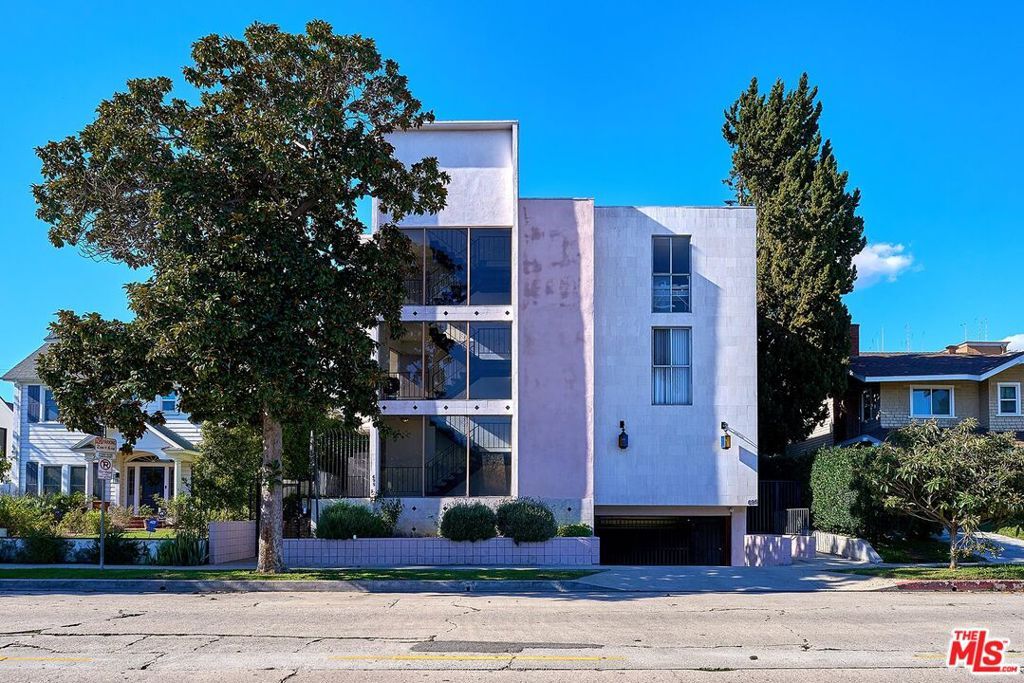 Property Photo:  695 S Norton Avenue  CA 90005 