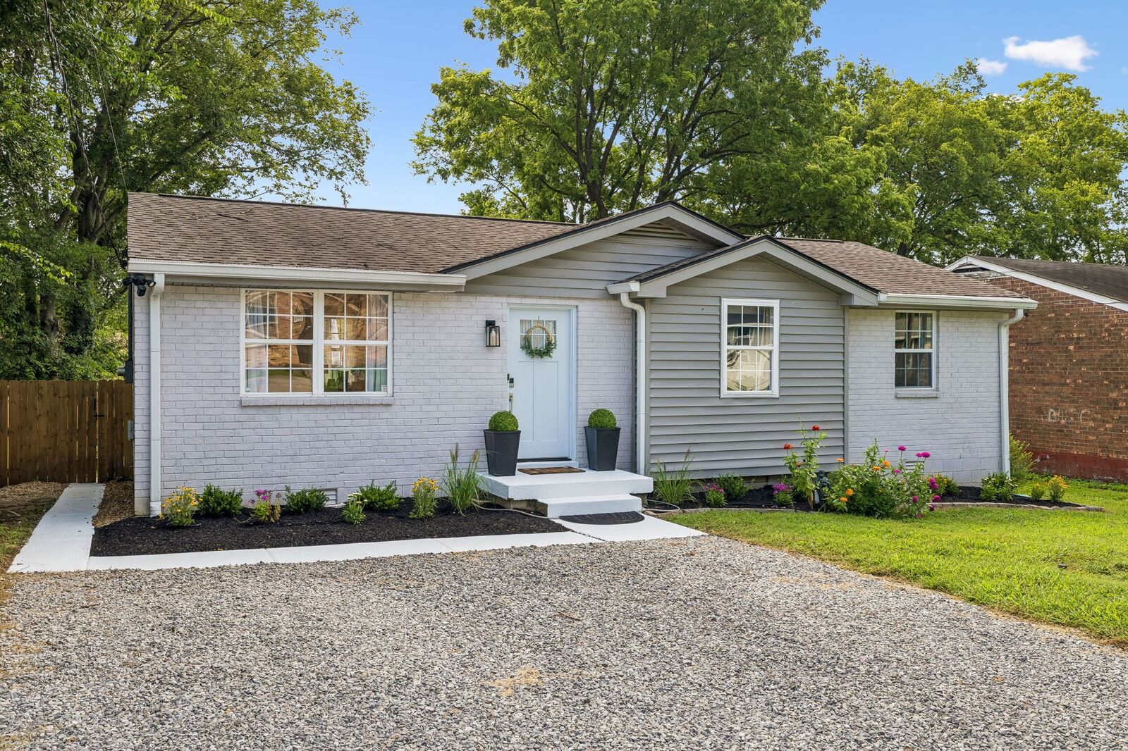 Property Photo: 3236 Briarwick Dr TN 37218