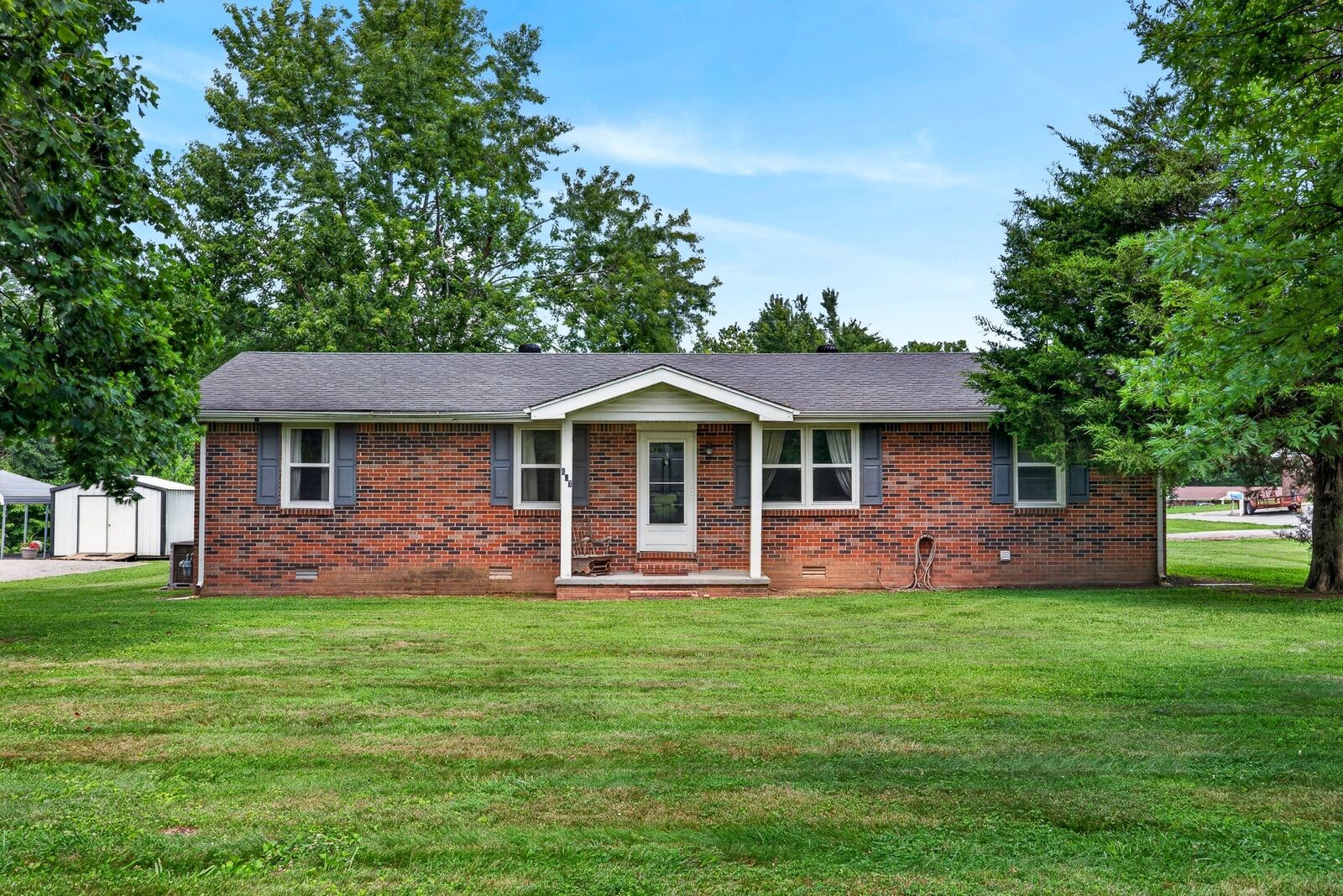 Property Photo:  627 Baker Dr  TN 37083 