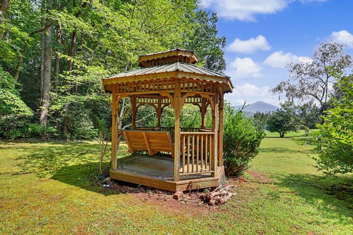 Property Photo:  2360 Robin Hood Trail  GA 30546 